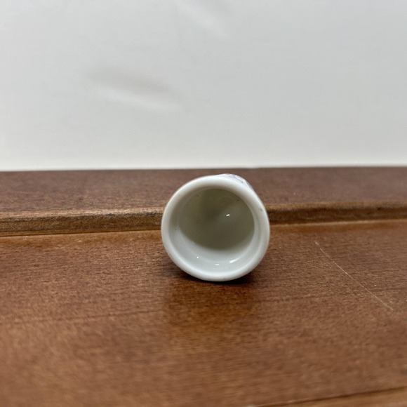 Vintage Baton Rouge Louisiana State‎ Outline White & Blue Porcelain Thimble - Picture 5 of 5